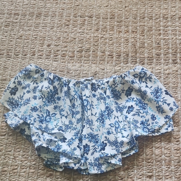 Blue and White Off Shoulder Cropped Blouse with Delicate Design - Picture 5 of 5